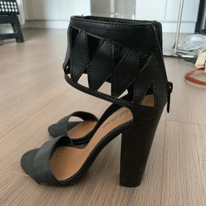 Michael Antonio black heels - size 6, like new